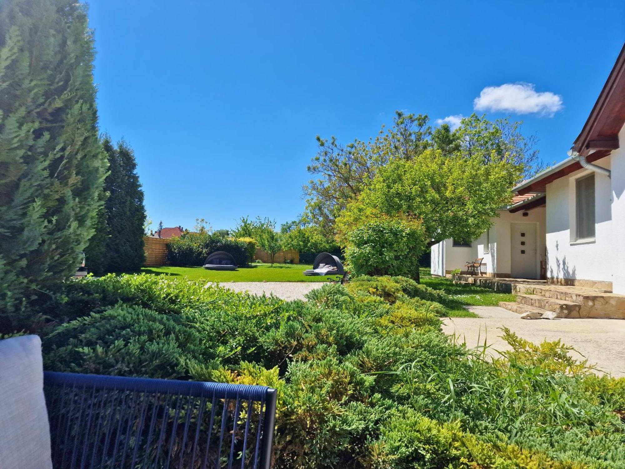 The Secret Garden - Keszthely Bed & Breakfast Dış mekan fotoğraf